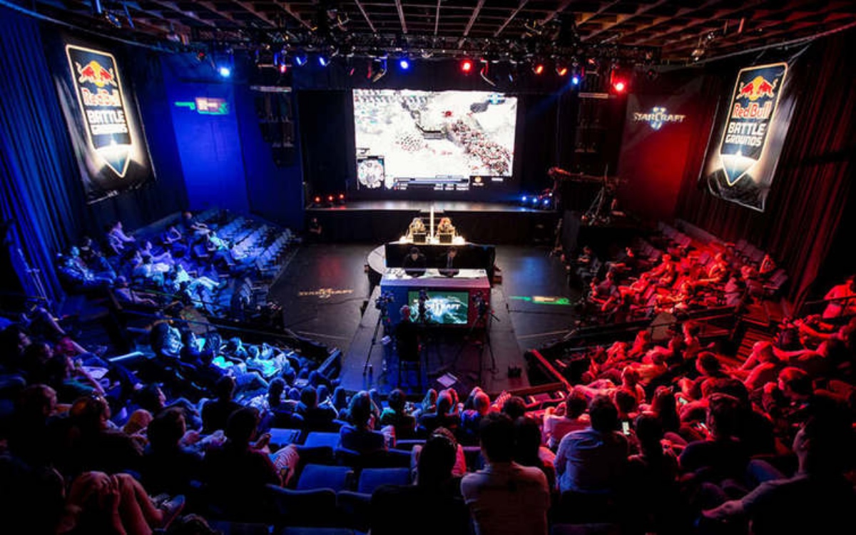 台上展现自 台上展现自