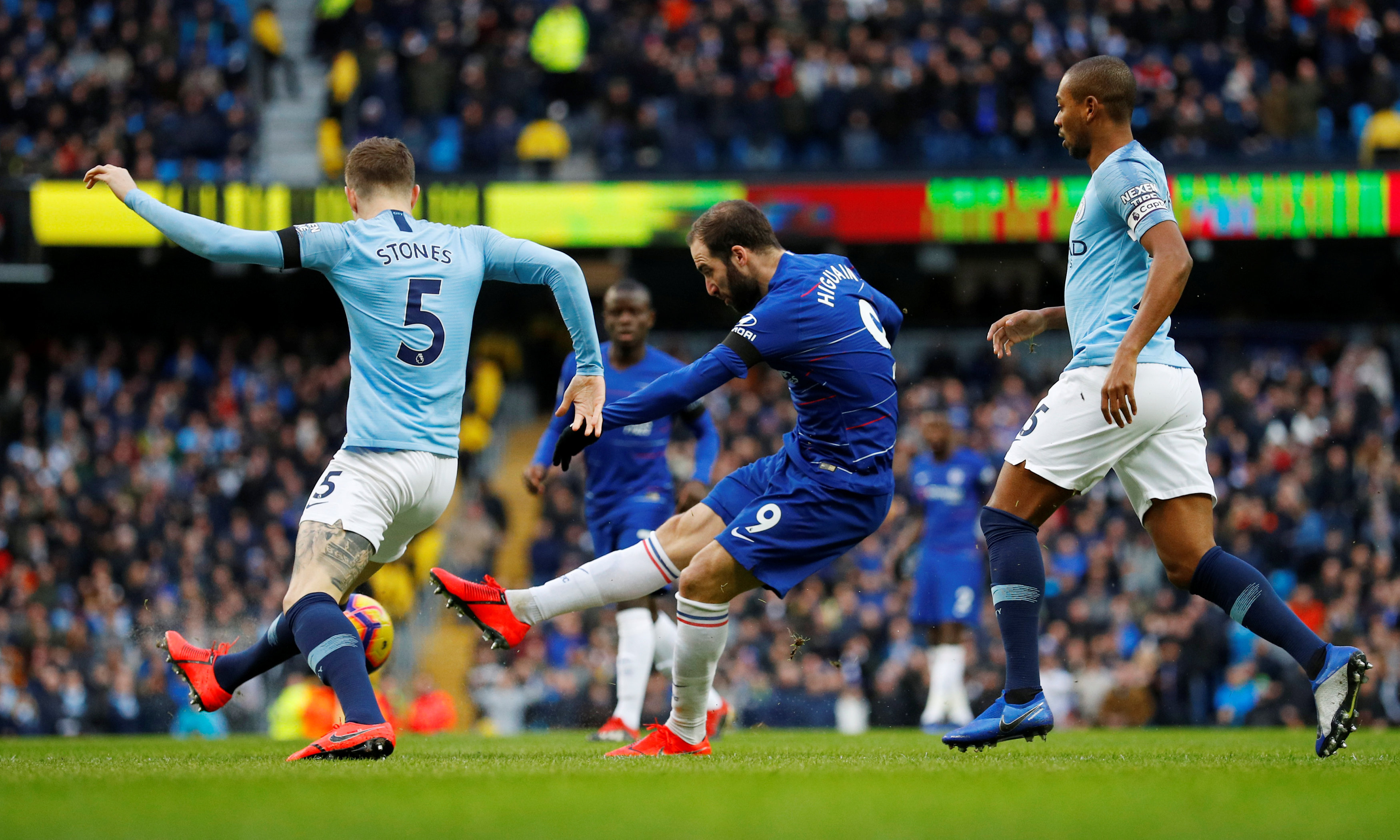 边对右家更 边对右家更